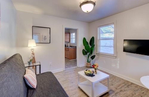 Midtown Apartamento | Walk to your Own Gated Retreat from Midtown's Best