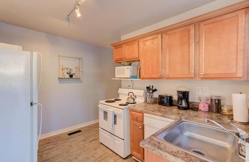 Midtown Apartamento | Walk to your Own Gated Retreat from Midtown's Best