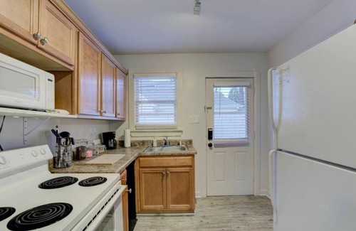 Midtown Apartamento | Walk to your Own Gated Retreat from Midtown's Best