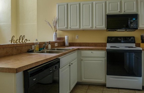 Gateway District Apartamento | Walkable 1BR Apt Downtown by Frontdesk