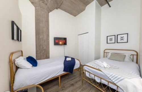 Near South Side Apartamento | Walkable 2BR Apartment in Chicago South Loop with Optional Parking and Gym Access Near McCormick Place, Museum Campus & Lakefront