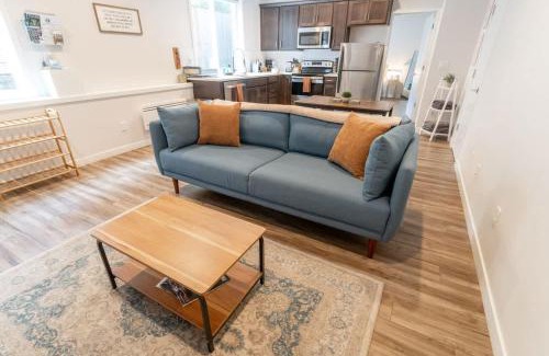 Vernon Casa | Walkable Apt Next to Restaurants, Bars, and Shops!