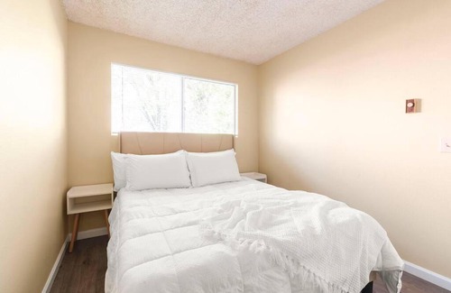 Downtown Apartamento | Walkable condo in heart of vibrant D/n Redmond