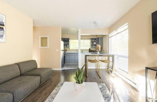 Downtown Apartamento | Walkable condo in heart of vibrant D/n Redmond