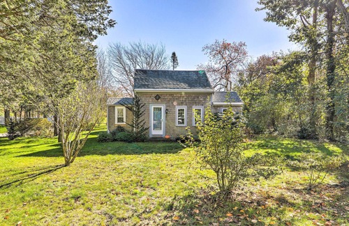 Dennis Cabaña | Walkable Dennis Cottage: 'the Blue Scallop'