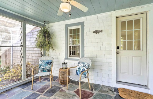 Dennis Cabaña | Walkable Dennis Cottage: 'the Blue Scallop'