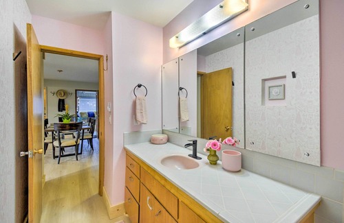 Poulsbo Casa | Walkable Downtown Poulsbo Vacation Rental!