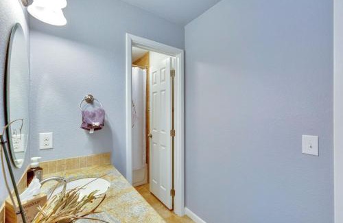 Govalle Casa | Walkable East Austin Oasis with Jacuzzi and Golf