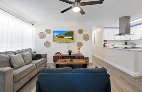 North Andrews Gardens Casa | Joya a Pasos de Todo | Arcades Retro | Cerca de Lauderdale-by-the-Sea