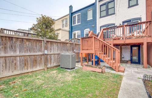 Near Northeast Apartamento | Walkable Location Modern DC Apt with Yard Access!