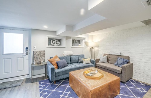 Near Northeast Apartamento | Walkable Location Modern DC Apt with Yard Access!