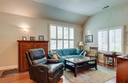 Stockton Casa | Walkable Miracle Mile Retreat with Peaceful Patio