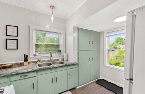 Kamm's Corners Apartamento | Walkable Neighborhood of Kamm's Corners