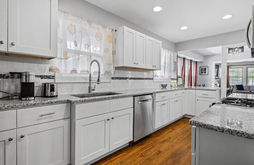 West Plaza Casa | Walkable Plaza Perch + Gym