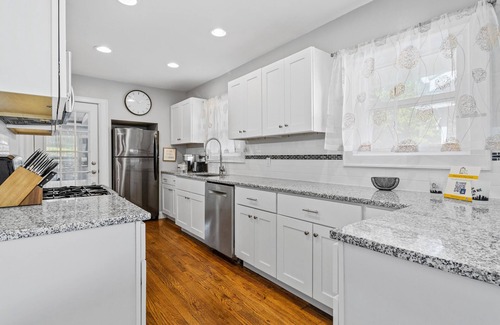 West Plaza Casa | Walkable Plaza Perch + Gym