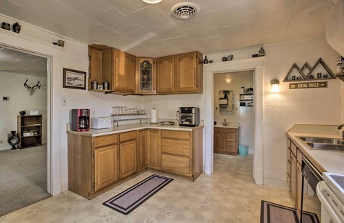 Ten Sleep Casa | Walkable Ten Sleep House w/ Patio & Sunroom!