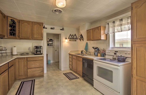 Ten Sleep Casa | Walkable Ten Sleep House w/ Patio & Sunroom!