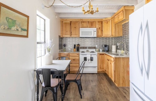 Round Top Casa | Walkable to Henkel Square in Round Top | Near the Best Spots & Parking is Available | The Reed