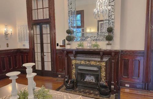 Faubourg Livaudais Casa | Walker Mansion on St Charles Ave - Unit 2