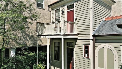 Faubourg Livaudais Apartamento | Walker Mansion on St Charles Ave - Unit 7
