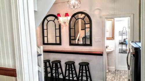 Faubourg Livaudais Apartamento | Walker Mansion on St Charles Ave - Unit 7