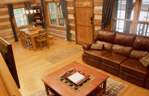Landrum Cabina | Walking Bear Cabin - 1 mile from Lake Lanier