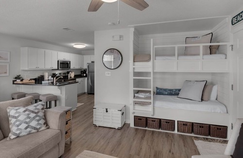 Seagrove Beach Condominio | Walking Distance to Beach, Large Pool, Ground Floor +Free Attraction Tickets!