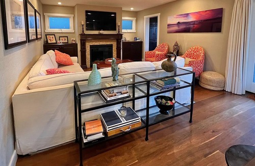 Tree Section Casa | Walking distance to the beach - Tree section home with backyard