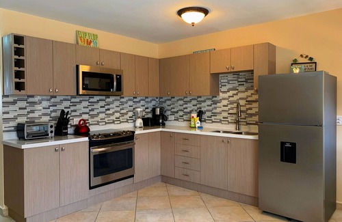 Palm Beach Condominio | Walking distance to Beach from Flip Flop Condo-Sleeps 6