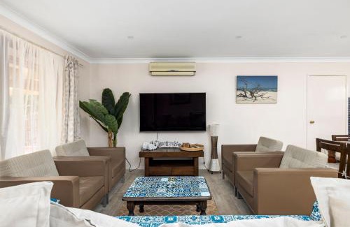 Anna Bay Casa | Walking Distance to Birubi Beach