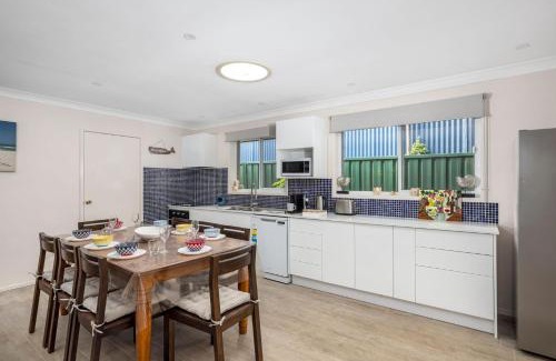 Anna Bay Casa | Walking Distance to Birubi Beach