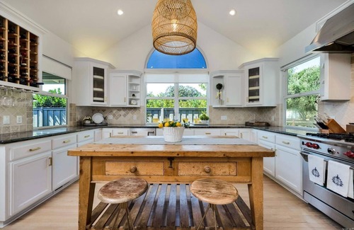 St. Helena Otro | Walking distance to downtown St. Helena in the Napa Valley