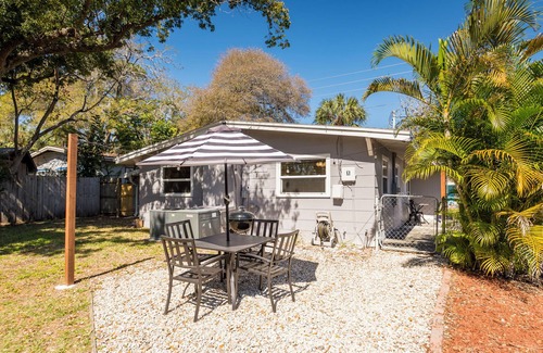 Dunedin Casa | Walking distance to Downtown, the Pinellas trail and the ocean.