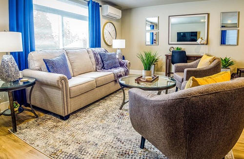 Southeast Salem Apartamento | Walking distance to Downtown, H, and waterfront. Safe, clean, comfortable.