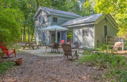 Fennville Casa | Walking distance to Lake Michigan! Cozy Cottage