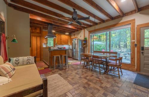 Fennville Casa | Walking distance to Lake Michigan! Cozy Cottage
