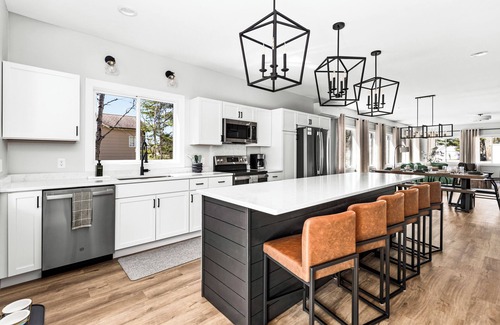 Duluth Casa | Walking distance to Pike Lake beach, hot tub & game room, pet friendly