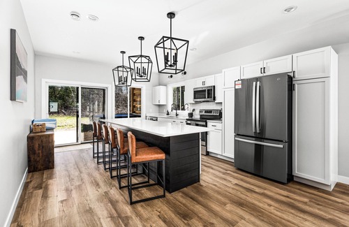 Duluth Casa | Walking distance to Pike Lake beach, hot tub & game room, pet friendly