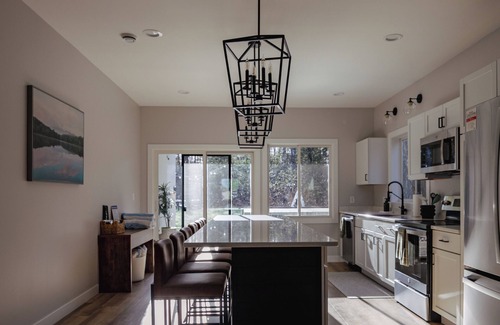 Duluth Casa | Walking distance to Pike Lake beach, hot tub & game room, pet friendly