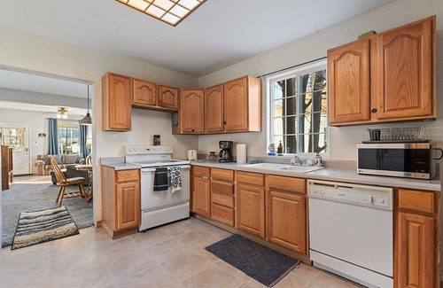 La Grande Casa | Walking Distance to Town Discount Ski Passes TRAVELERS WELCOME