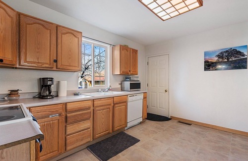 La Grande Casa | Walking Distance to Town Discount Ski Passes TRAVELERS WELCOME