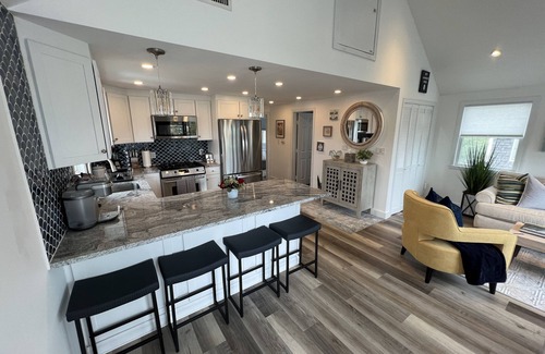 Vineyard Haven Apartamento | Walking-distance to town, shops, restaurants & ferry!
