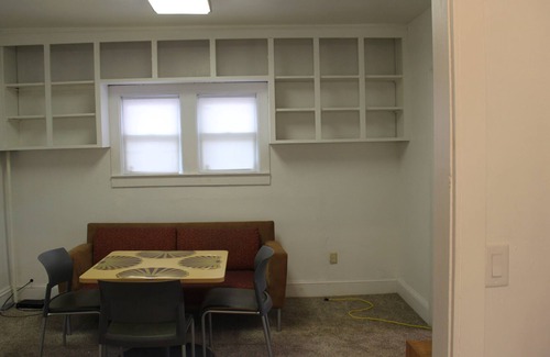 Monticello Apartamento | Walking distance to food, library, post office, banks, and more.