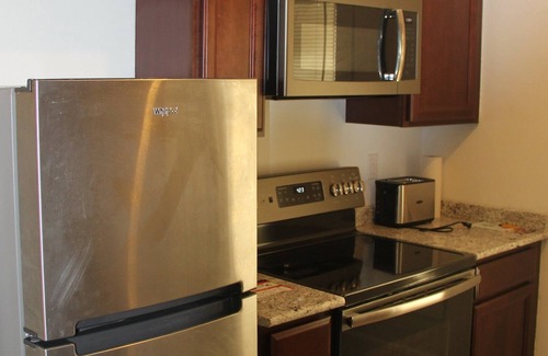 Monticello Apartamento | Walking distance to food, library, post office, banks, and more.
