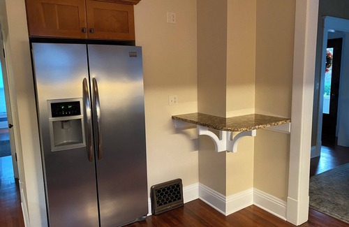 Roseland Casa | Walking distance to campus trolleys, not owner occupied!