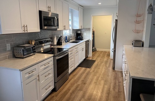 Myrtle Grove Casa | Walking distance to the ICW, mancave with a pool table and outdoor kitchen.