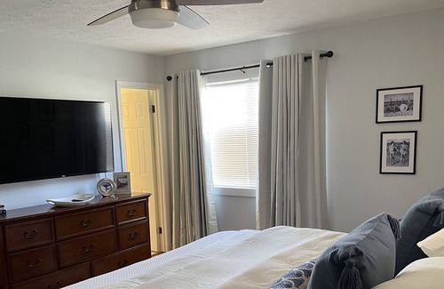 Myrtle Grove Casa | Walking distance to the ICW, mancave with a pool table and outdoor kitchen.