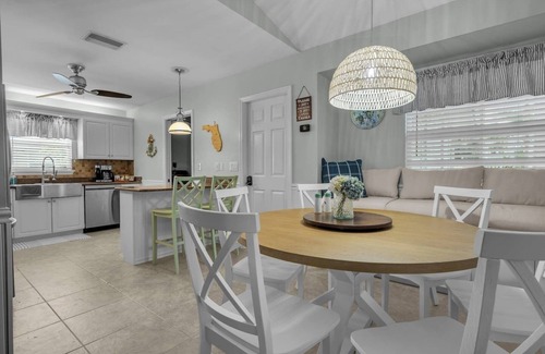 Bonita Springs Villa | 3 BR Home w/ Shared Heated Pool & Lanai in Bonita