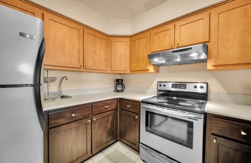 Chic's Beach Casa | Walking distance to the beach and restaurants!