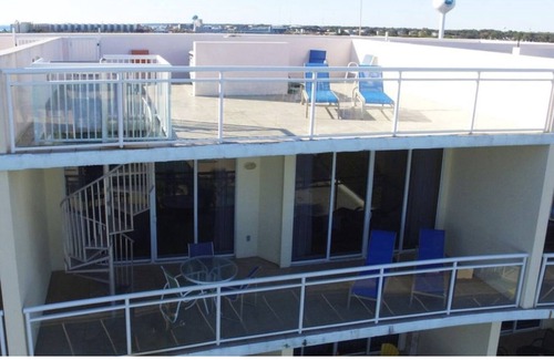 Fort Walton Beach Condominio | Walking On Sunshine Penthouse w/ Private Rooftop Terrace & Hot Tub - VPH04